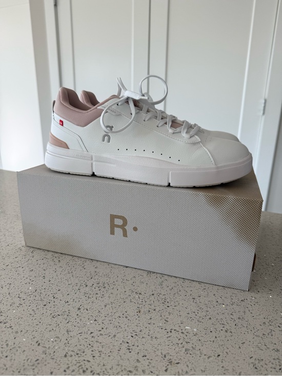 On Running Shoes - On The Roger Advantage women’s tennis shoes, rose hip/white, size 10